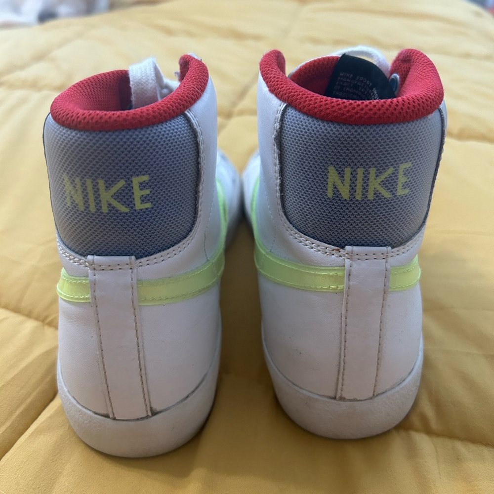 Nike Blazer Mid 77 High Tops - Picture 3 of 5